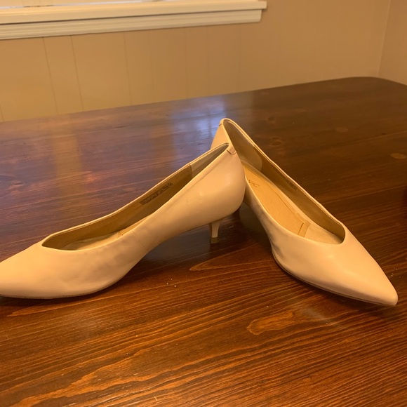 Visonic Dress Shoe “Josie” 9.5 wide - Picture 2 of 4